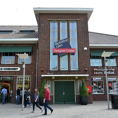 Villa With Lake Views * Heel