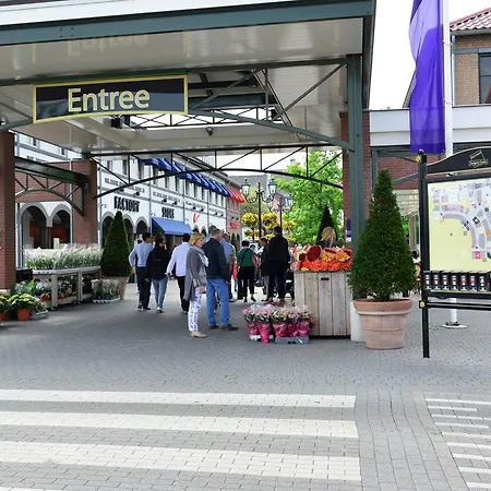 Casa vacanze Villa With Lake Views *